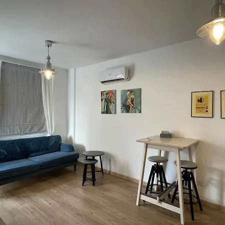 Lovely 1-bd With Patio In Center Appartement *