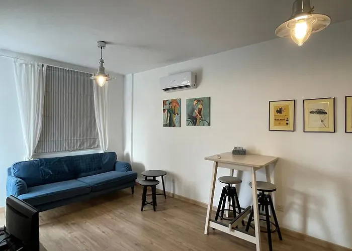 Lovely 1-bd With Patio In Center Appartement *